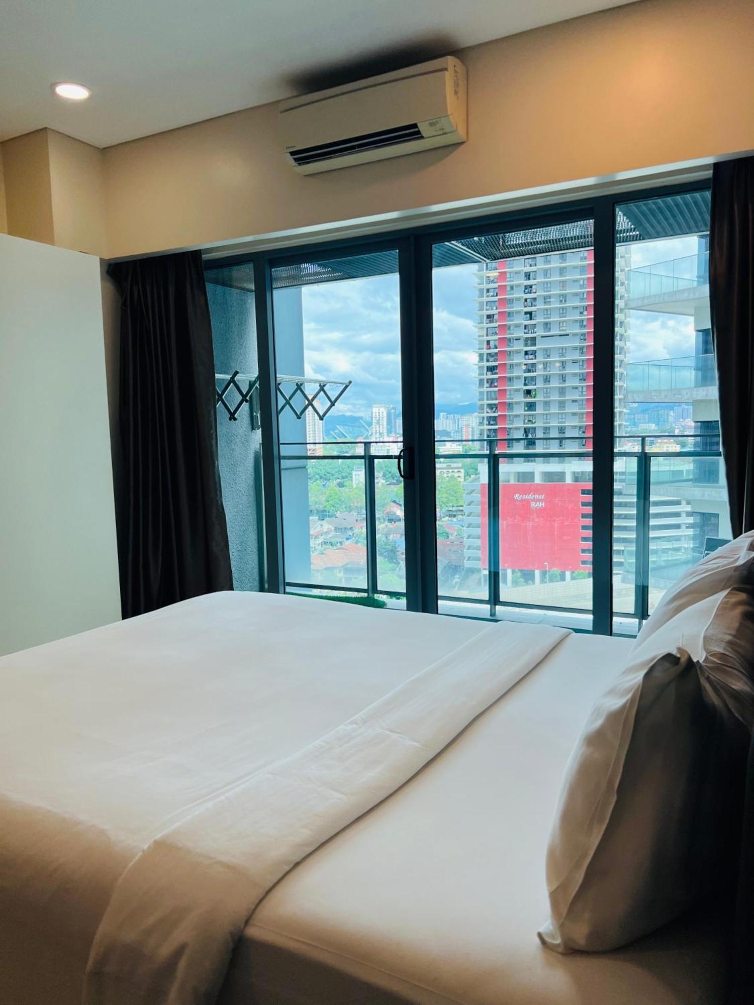 Summer Suites Klcc By Classy Kuala Lumpur Exterior foto